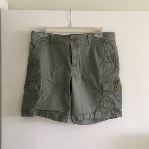 Eddie Bauer Hiking Shorts in Olive Green - Size 6